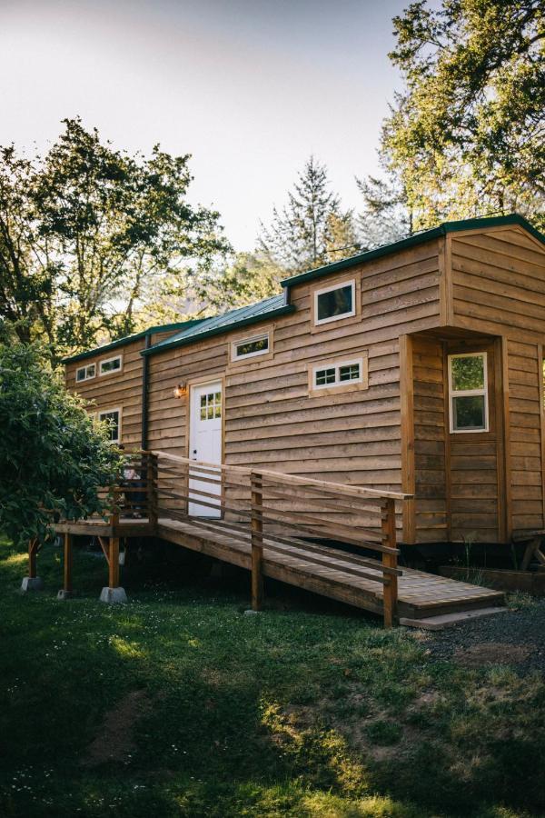 Umpqua'S Last Resort - Wilderness Cabins, Rv Park & Glamping Idleyld Park 外观 照片