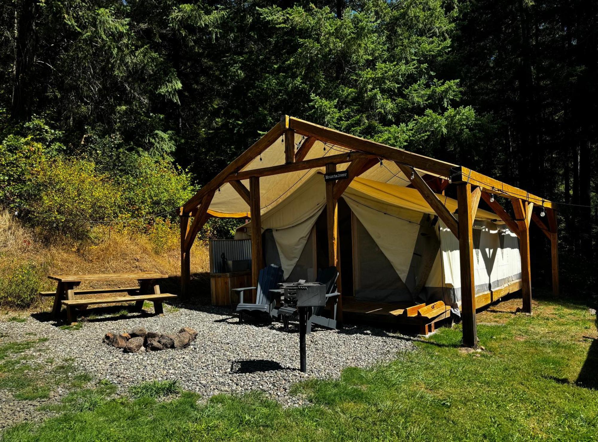 Umpqua'S Last Resort - Wilderness Cabins, Rv Park & Glamping Idleyld Park 外观 照片