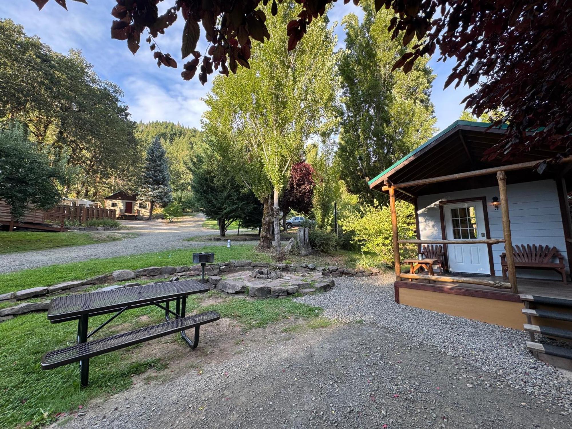 Umpqua'S Last Resort - Wilderness Cabins, Rv Park & Glamping Idleyld Park 外观 照片