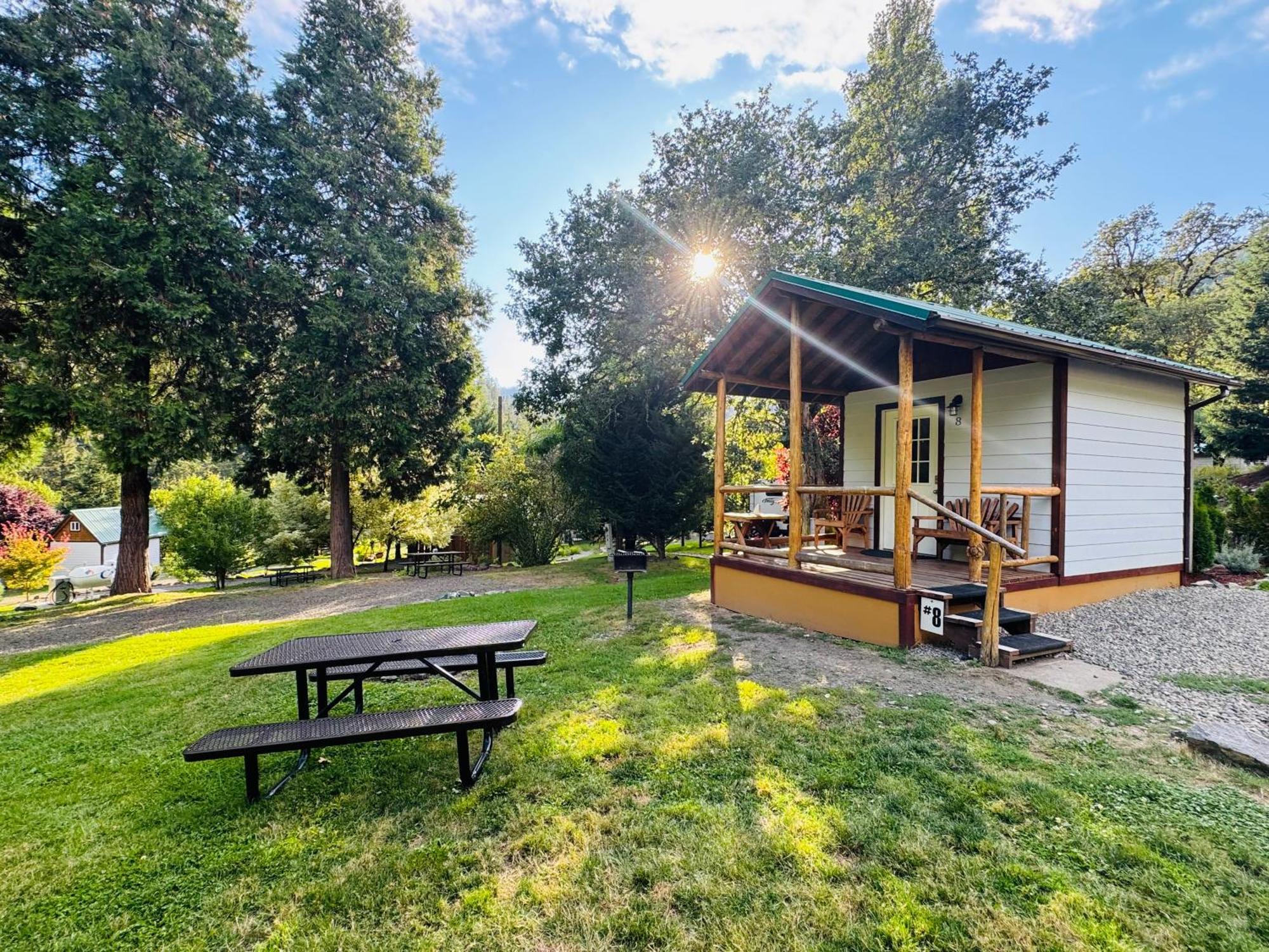 Umpqua'S Last Resort - Wilderness Cabins, Rv Park & Glamping Idleyld Park 外观 照片