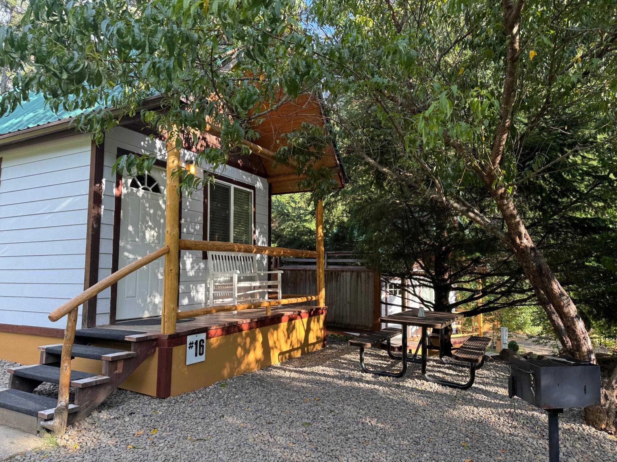 Umpqua'S Last Resort - Wilderness Cabins, Rv Park & Glamping Idleyld Park 外观 照片
