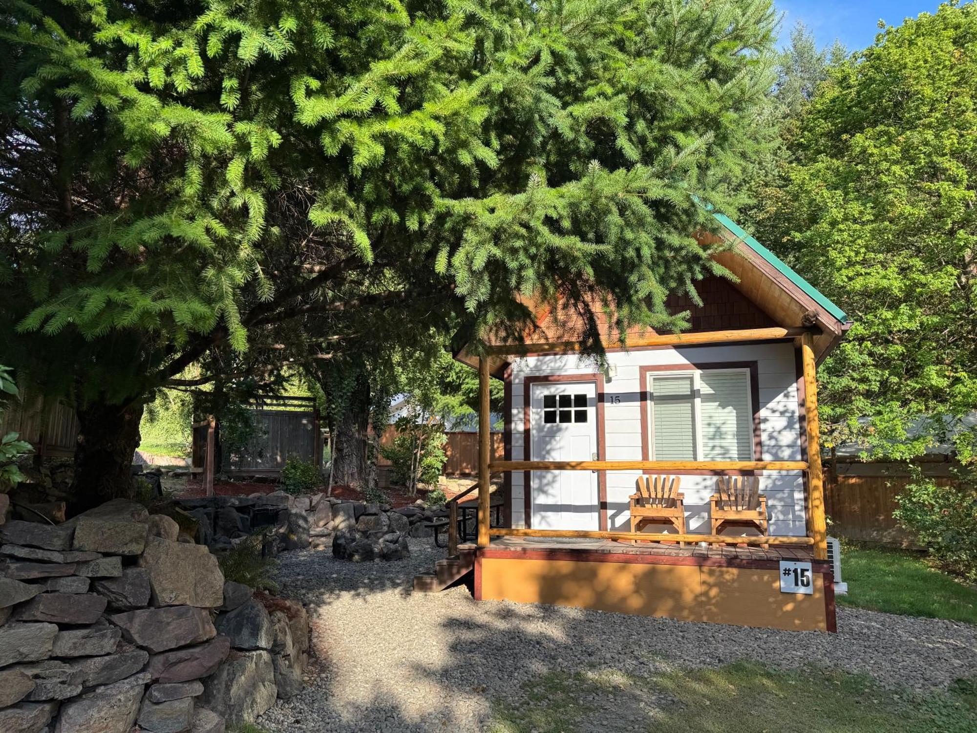 Umpqua'S Last Resort - Wilderness Cabins, Rv Park & Glamping Idleyld Park 外观 照片